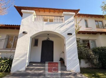 Casa · 4 Dormitorios · 2 Cocheras · Cocucci Inmobiliaria Vendde Excelente Casa en Vistalba Country