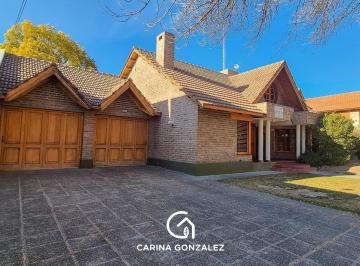 Casa · 190m² · 7 Ambientes · 2 Cocheras · Casa en General Roca