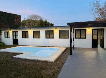 Casa · 200m² · 3 Ambientes · 2 Cocheras · Chalet Apto Crédito Los Pinares