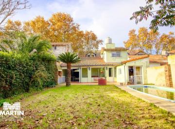 Casa · 170m² · 4 Ambientes · 2 Cocheras · Casa en Venta de 4 Ambientes en San Isidro con Jardín y Pileta