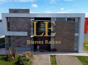 Casa · 300m² · 3 Ambientes · 4 Cocheras · Venta Casa en San Sebastian