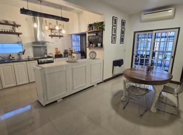 Casa de 4 ambientes, Morón · Casa 4 Ambientes con Quincho y Jardin