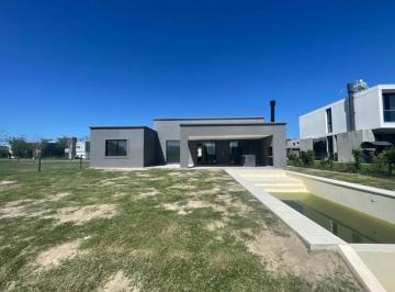 Casa · 180m² · 4 Ambientes · 2 Cocheras · Casa en Venta Barrio San Matías Escobar