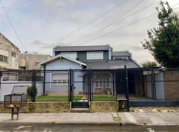 Casa de 5 ambientes, Almirante Brown · Casa de Dos Plantas en Venta
