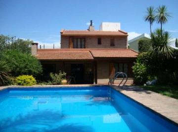 Casa · 260m² · 14 Ambientes · 2 Cocheras · Casa en Venta en Arguello