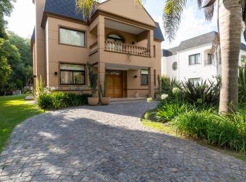 Casa de 5 ambientes, Cañuelas · Propiedad Única! en Venta, con Vista Al Bosque. Club de Campo La Martona