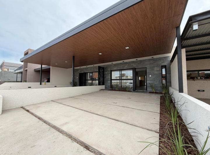 Casa · 152m² · 5 Ambientes · 2 Cocheras