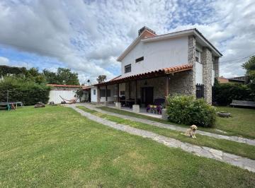 Casa · 220m² · 5 Ambientes · 1 Cochera · Casa en Fisherton, Casa Venta Cuatro Dorm. en Fisherton, Casa Venta Fisherton