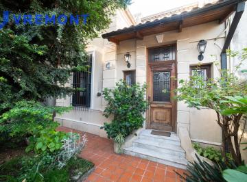 Casa · 171m² · 5 Ambientes · Nuevo Valorcasa en Venta 5 Ambientes en Flores con Quincho y Jardín =)