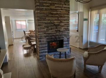 Casa · 250m² · 5 Ambientes · Casa Quinta en Venta Villa Elisa