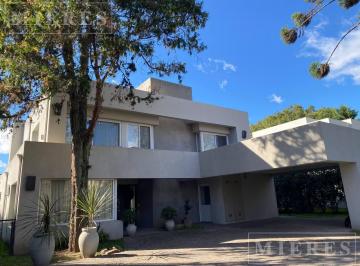 Casa · 530m² · 7 Ambientes · Casa en Alquiler Anual en Highland Park