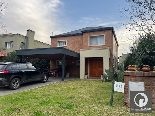 Casa · 450m² · 6 Ambientes · 2 Cocheras