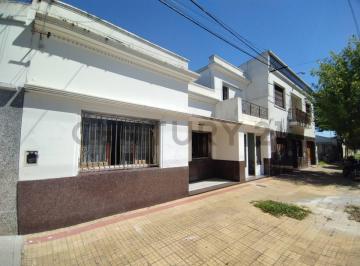 Casa · 112m² · 5 Ambientes · 1 Cochera · Venta de Casa en La Plata de 3 Dorm. en 4 E/ 78 y 79
