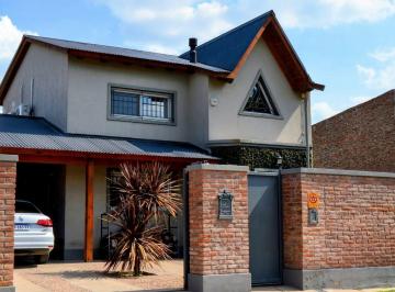 Casa · 140m² · 2 Dormitorios · 1 Cochera · Casa de 2 Habitaciones Piscina - Tierra de Sueños Alvear - en Venta - Usd 125.000