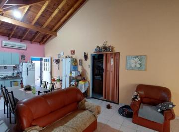 Casa · 62m² · 3 Ambientes · 1 Cochera · PH en Banfield Oeste Venta