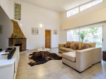Casa · 250m² · 5 Ambientes · Venta | Permuta - Casa 2 Dorm., Piscina y Lote de 1200 m² - Funes. Apto Crédito.
