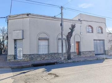 Casa · 250m² · 9 Ambientes · 1 Cochera · Buena Casa, Mas Local Comercial y Monoambiente