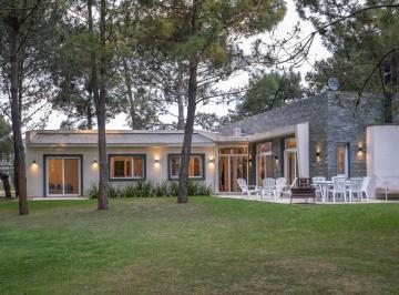 Casa · 247m² · 5 Ambientes · 2 Cocheras · Casa en Alquiler La Herradura Pinamar