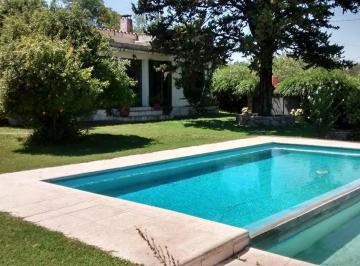 Casa de 7 ambientes, Unquillo · Casa a La Venta en Unquillo