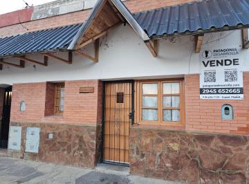 Casa de 4 ambientes, Esquel · Casa Céntrica con Galpón Comercial