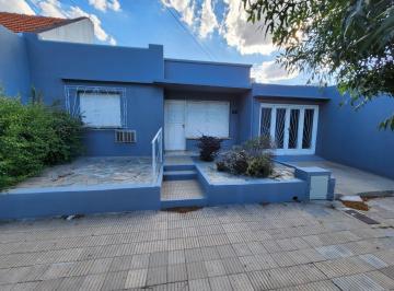 Casa · 3 Ambientes · Casa en Zona Centro