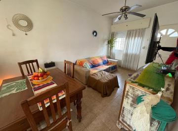 Casa · 70m² · 4 Ambientes · 1 Cochera · PH con Parque, Tres/cuatro Ambientes, en Venta. Ituzaingó.