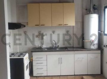 Casa · 60m² · 3 Ambientes · Alquiler. Duplex. Los Hornos Calle 142 Esquina 59. Barrio Decanofunes.