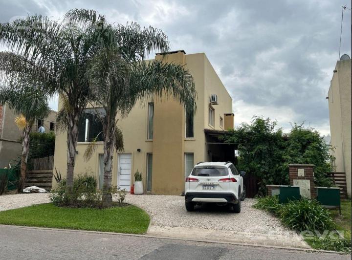 Casa · 180m² · 4 Ambientes · 1 Cochera