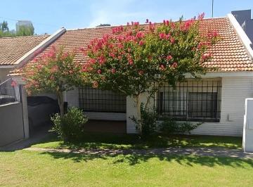 Casa de 5 ambientes, Mar del Plata · Oportunidad - Nuevo Valor - Inmobiliaria Vende Luminoso Chalet en Barrio Constitución (Mar del Plata