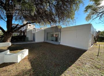 Casa · 454m² · 3 Ambientes · 1 Cochera · Alquilo Casa 2 Dorm. en Granja de Funes. Apto Uso Comercial