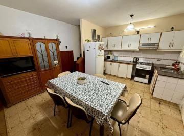 Casa · 225m² · 3 Ambientes · Mont Cenis 4100 - Casa de Dos Plantas