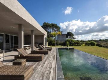 Casa · 390m² · 5 Ambientes · 2 Cocheras · Alquiler de Casa 4 Dorm. en José Ignacio