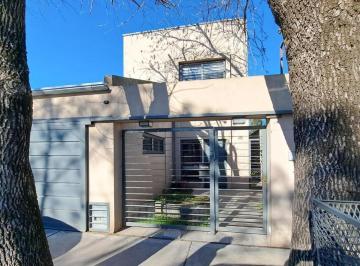 Casa · 200m² · 5 Ambientes · 2 Cocheras · Casa 5 Ambientes - Libertad