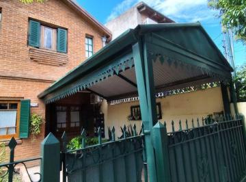 PH · 136m² · 3 Ambientes · 1 Cochera · PH Venta Hurlingham 3 Amb Patio Cochera No Expensa