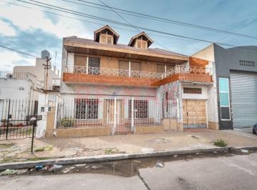 Casa · 176m² · 4 Ambientes · 1 Cochera · Venta Casa 9 Amb Fondo Terrazas Cochera La Tablada