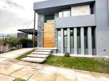 Casa de 5 ambientes, Ciudad de Mendoza · Casa Venta Dalvian