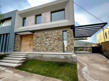 Casa de 5 ambientes, Ciudad de Mendoza · Venta Casa Dalvian