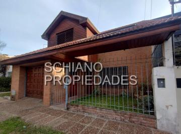Casa de 5 ambientes, Quilmes · Chalet en Dos Plantas con 4 Dorm., Fondo Libre en Quilmes Residencial.