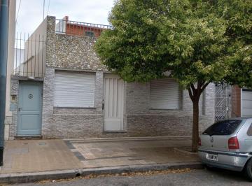 PH · 75m² · 4 Ambientes · Liniers PH 4 Amb 3 Dorm. Terraza Patio Parrilla PH Fondo Luminoso Cerca Rivadavia