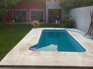 Casa · 220m² · 5 Ambientes · 2 Cocheras · Casa 5 Ambientes en Venta a Estrenar