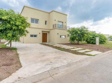 Casa · 220m² · 6 Ambientes · 2 Cocheras · Venta Casa 6 Amb a La Laguna Magallanes