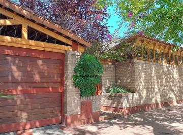 Casa · 260m² · 8 Ambientes · 1 Cochera · Casa en 5º Sección