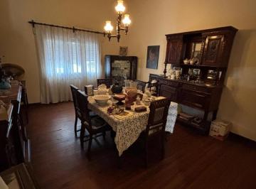 Casa · 160m² · 2 Dormitorios · 1 Cochera · Casa en Venta Sobre Av San Martín, Junín (B)