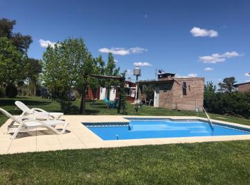 Quinta vacacional · 85m² · 4 Ambientes · 1 Cochera · Casa Quinta en Barrio Peluffo Ruta 3 Km 55