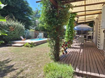 Casa · 54m² · 1 Ambiente · Venta Casa en Laguna de Lobos, 1 Habitación Mas Entrepiso, con Piscina