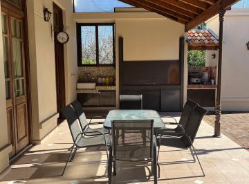 Casa de 4 ambientes, La Matanza · Casa de Campo 4 Amb. con Piscina, Parque y Cochera Cubierta. Las Perdices.