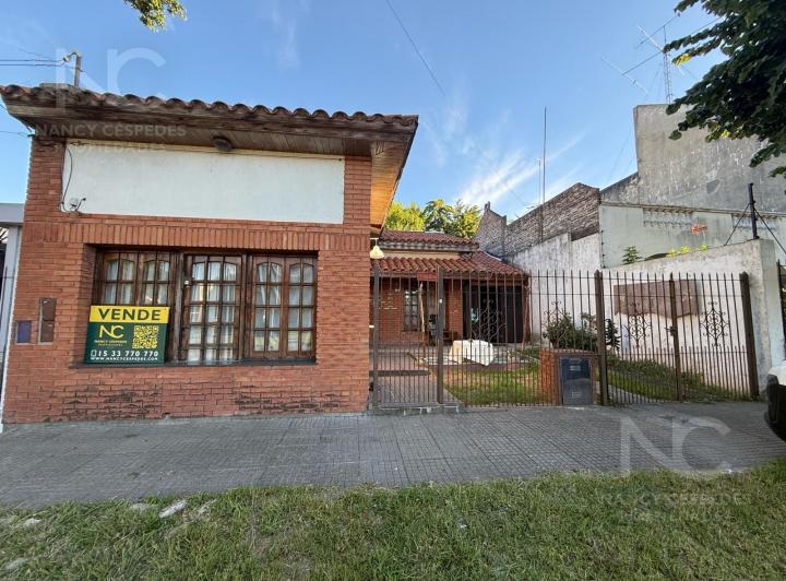 Casa · 145m² · 4 Ambientes · 2 Cocheras