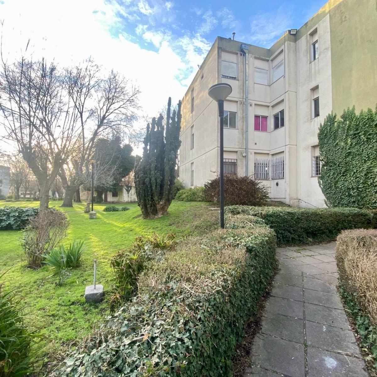 Departamento 3 ambientes externo con balcon A la calle