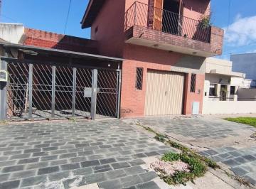 Casa de 5 ambientes, La Plata · Venta Casa en Los Hornos 132/63 Gge, 3 Dorm, 2 Baños, Parque