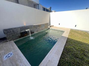 Casa · 160m² · 4 Ambientes · 2 Cocheras · Dúplex en Venta en B° Greenville 2